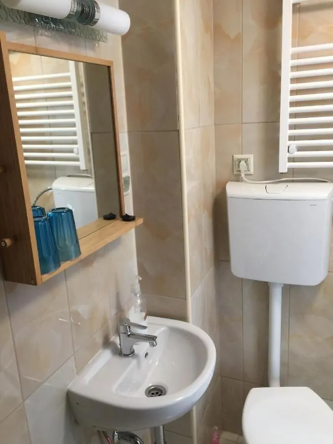 Happy Holiday Lux Apartments Budapest 0*,