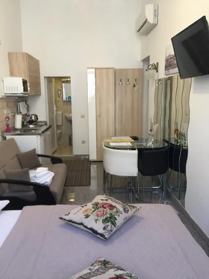 Happy Holiday Lux Apartments Budapest 0*,  Hungary