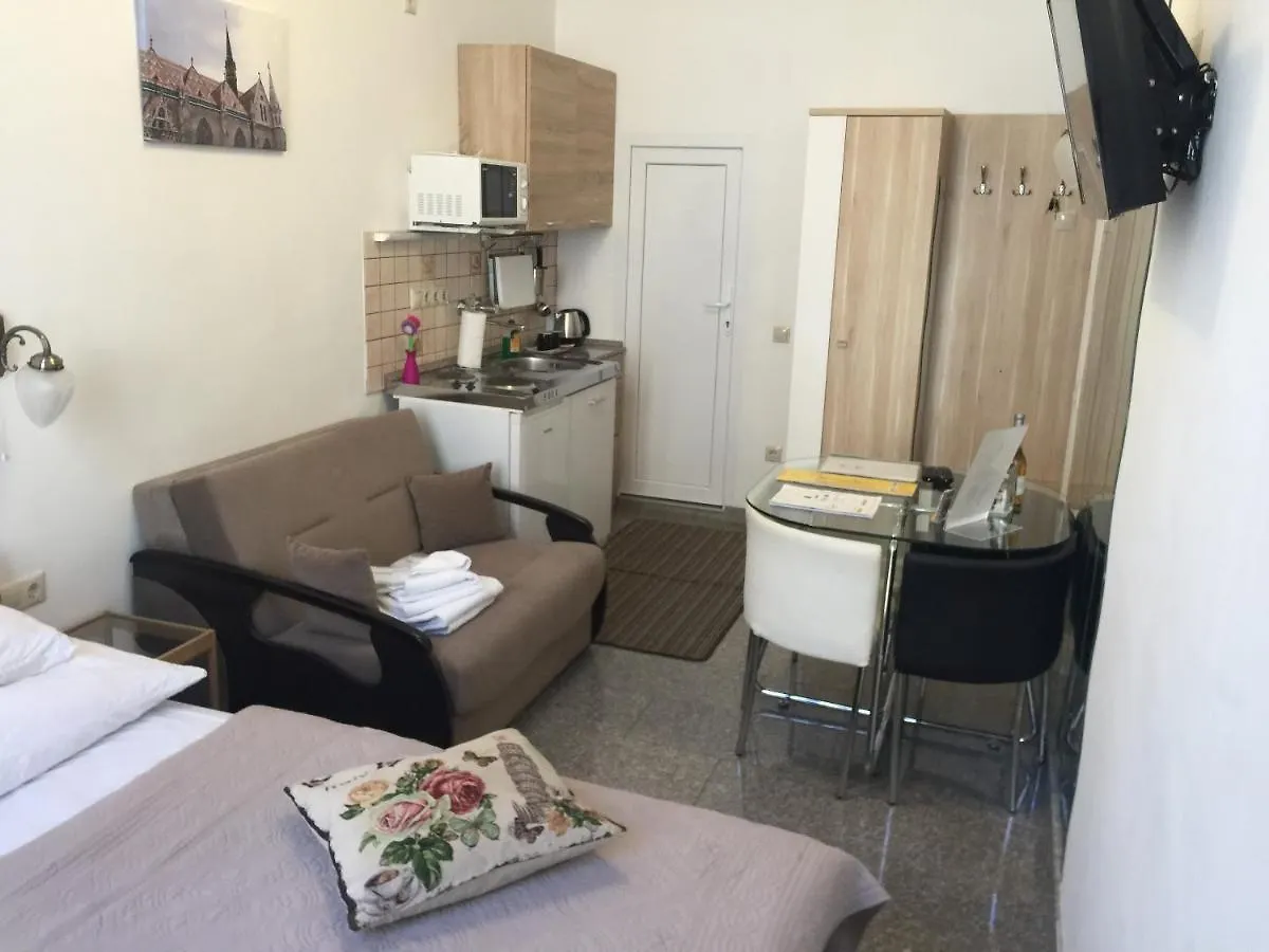 Happy Holiday Lux Apartments Budapest 0*,